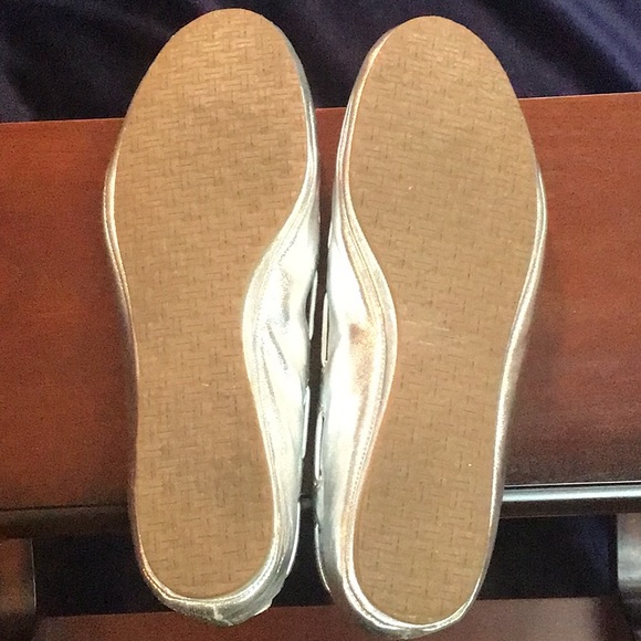 Cole Haan 💎 silver metallic tassel flats - Picture 7 of 10